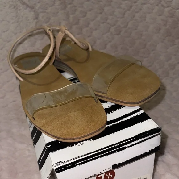 NWB DV BY DOLCE VITA LUTHER NUDE SANDAL - Picture 3 of 3